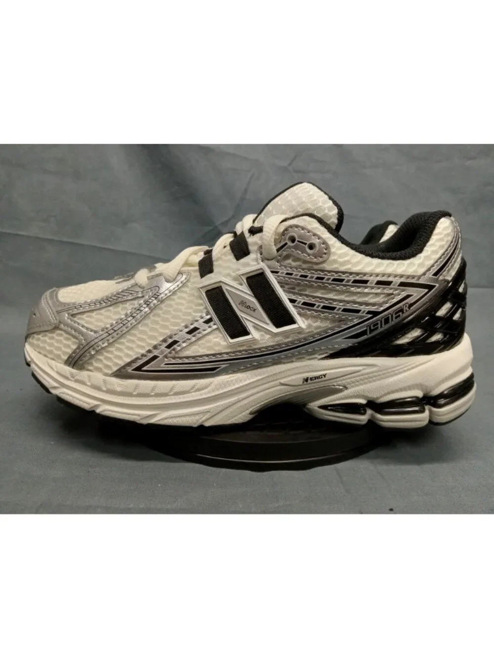 New Balance 1906 (GS) Sneakers GC1906ER Grey Black Boys Size 4.5 NEW IN BOX!